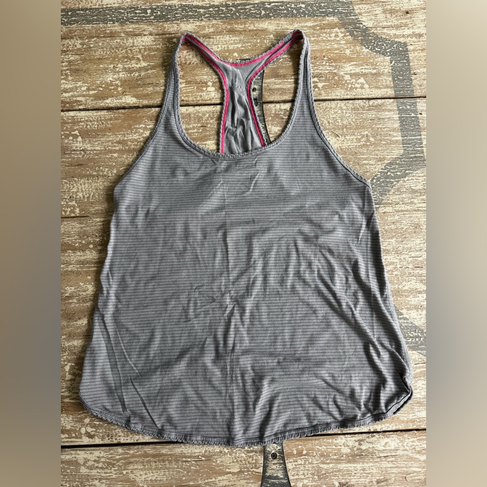 🍋 Lululemon 105 F Singlet. Size 4